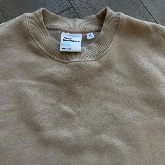 🤍Aritzia Tna Cozy Fleece Cropped Sweatshirt Beige XS - Picture 2 of 4